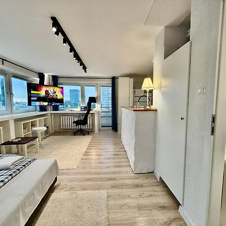 شقة Sawa 7 Wifi8gbs 85'tv 4k Netflix وارسو