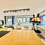 Sawa 7 Wifi8gbs 85'tv 4k Netflix Warsaw